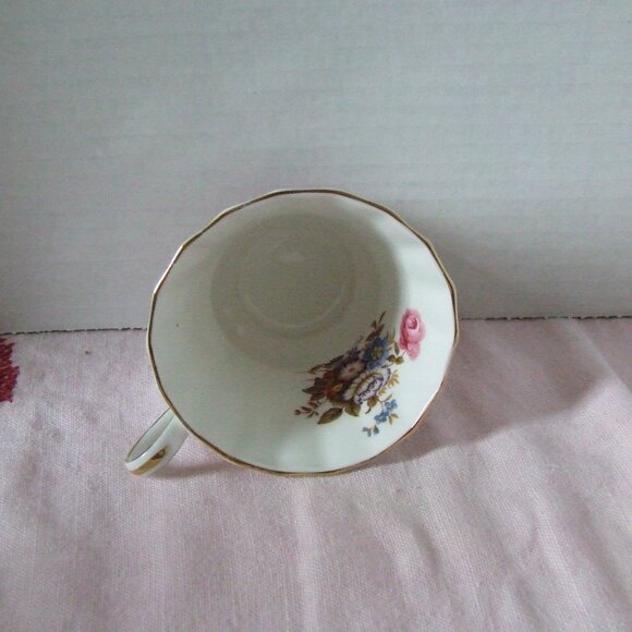 Aynsley teacup and saucer pastel pink and floral pattern vintage fine bone china - Picture 9 of 11